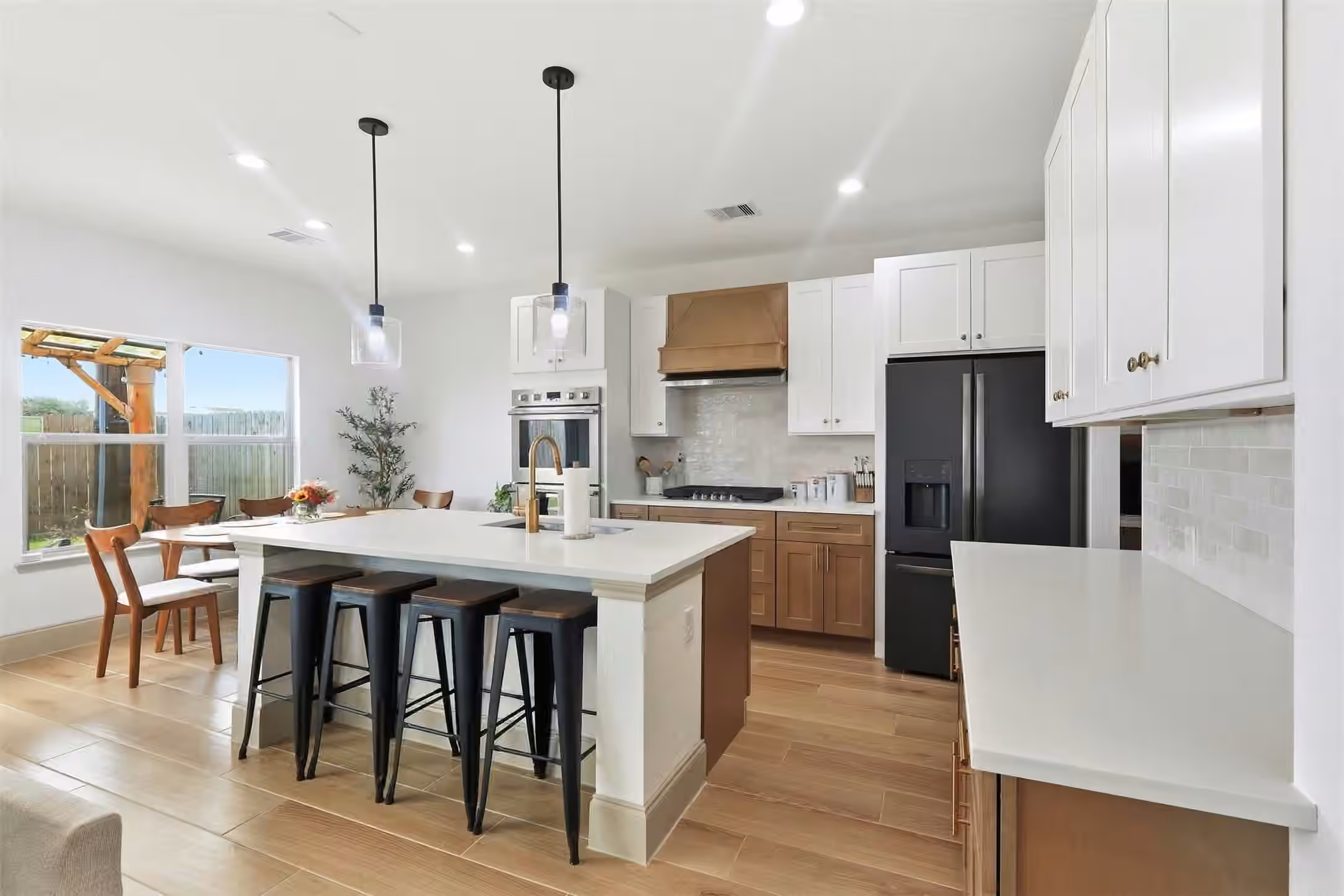 Photo 6 of 4909 E Meadow Drive, Deer Park, TX