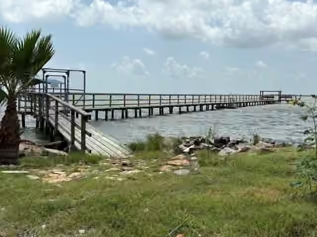 Photo 5 of 2406 Avenue P, San Leon, TX