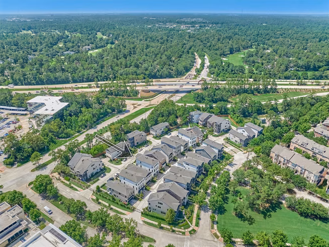 Photo 3 of 35 Amerson Bay Way, The Woodlands, TX
