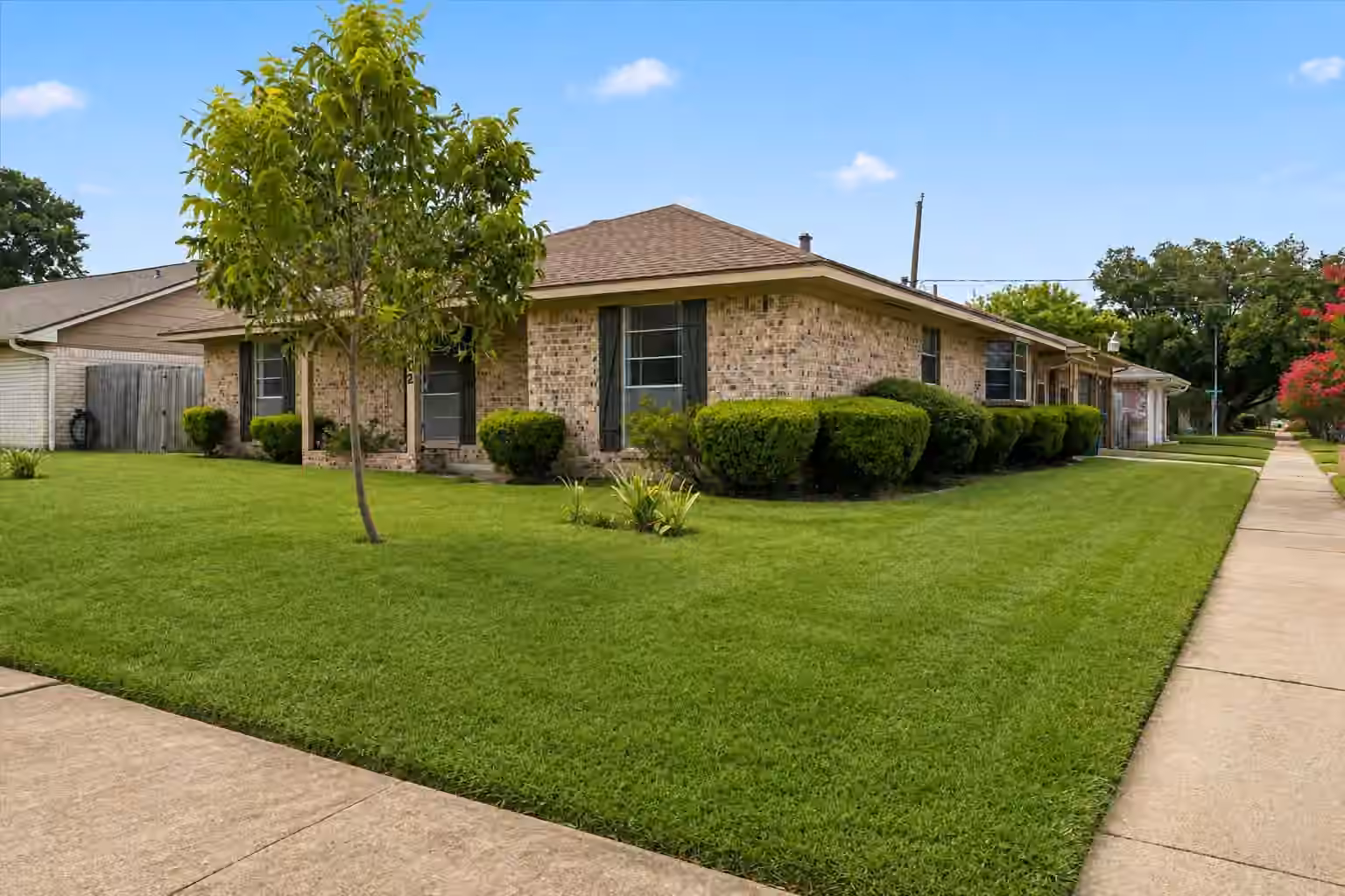 Photo 2 of 6002 Weeping Willow Road, Houston, TX