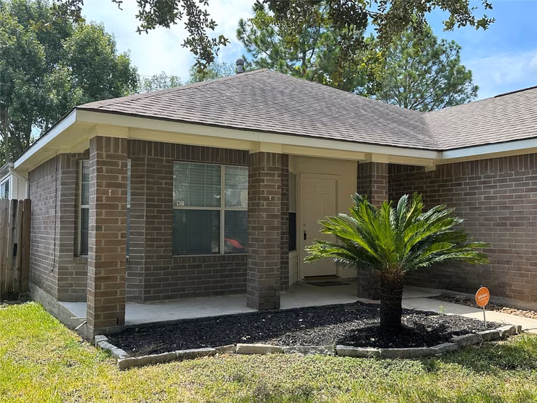 Photo 2 of 702 Danbury Park Lane, Houston, TX