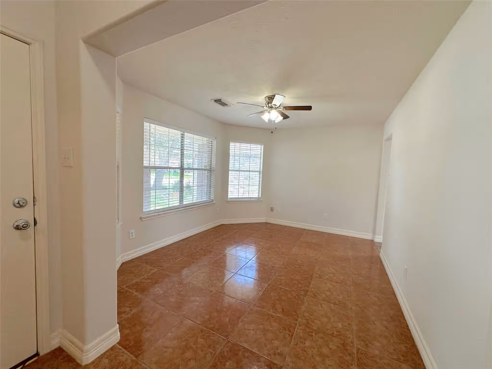 Photo 4 of 702 Danbury Park Lane, Houston, TX