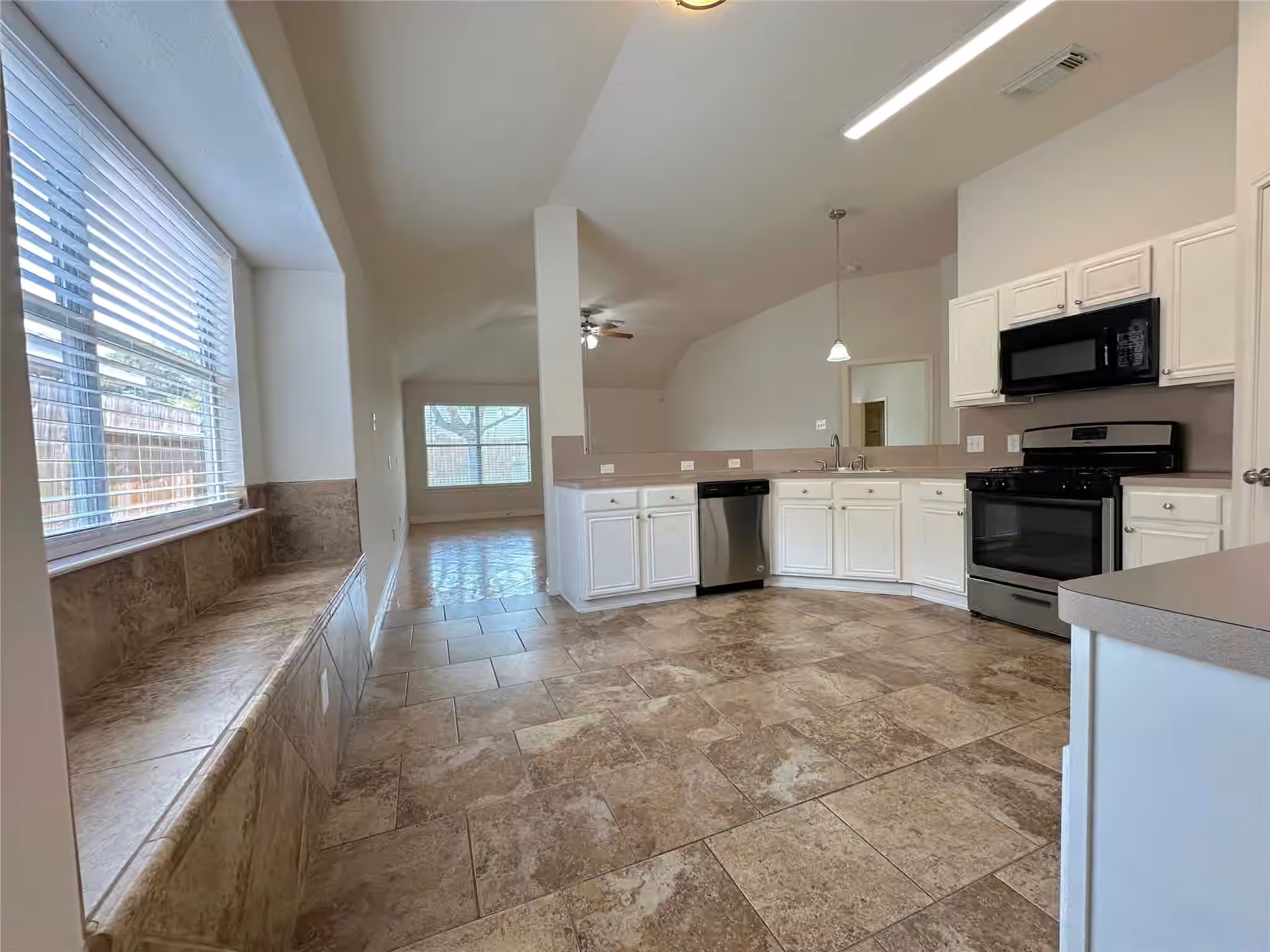 Photo 6 of 702 Danbury Park Lane, Houston, TX