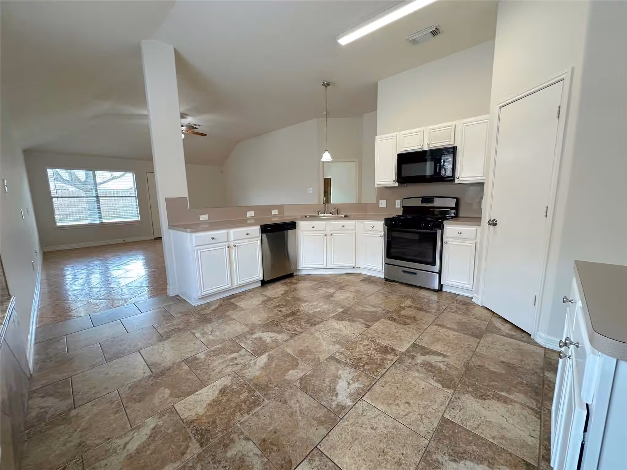 Photo 7 of 702 Danbury Park Lane, Houston, TX