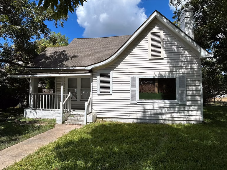 Photo 2 of 1207 E Washington Avenue, Navasota, TX