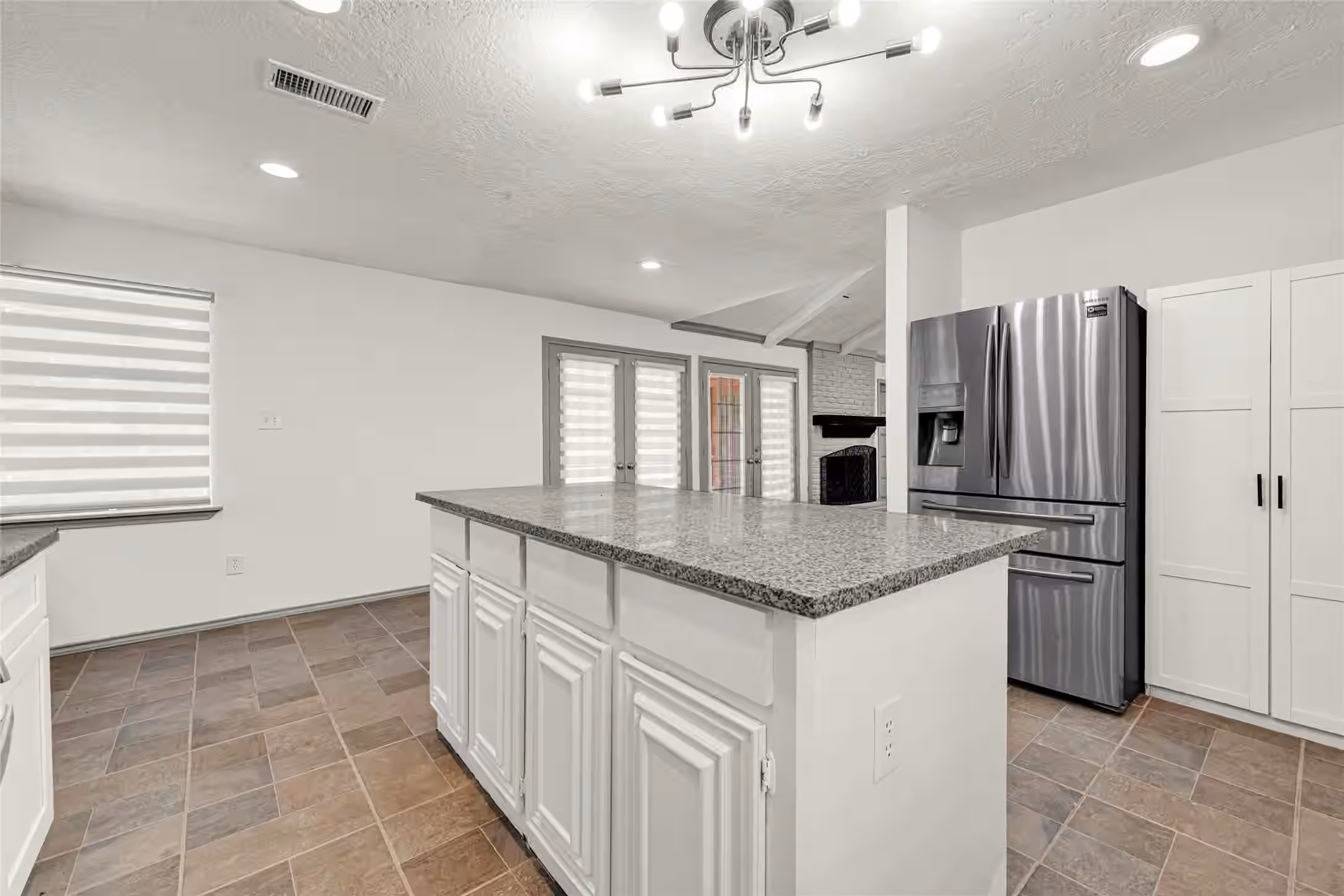 Photo 6 of 705 Holly Springs Court, Conroe, TX
