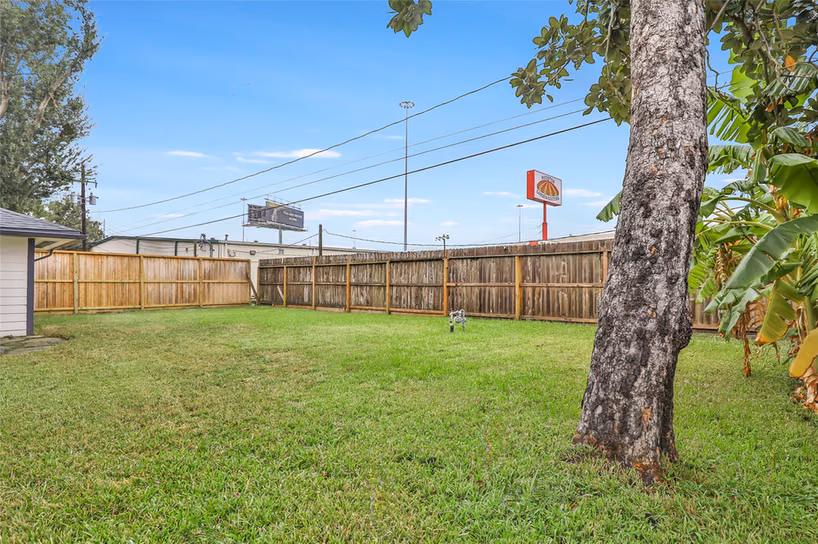 Photo 3 of 1623 Fawnhope Drive, Houston, TX