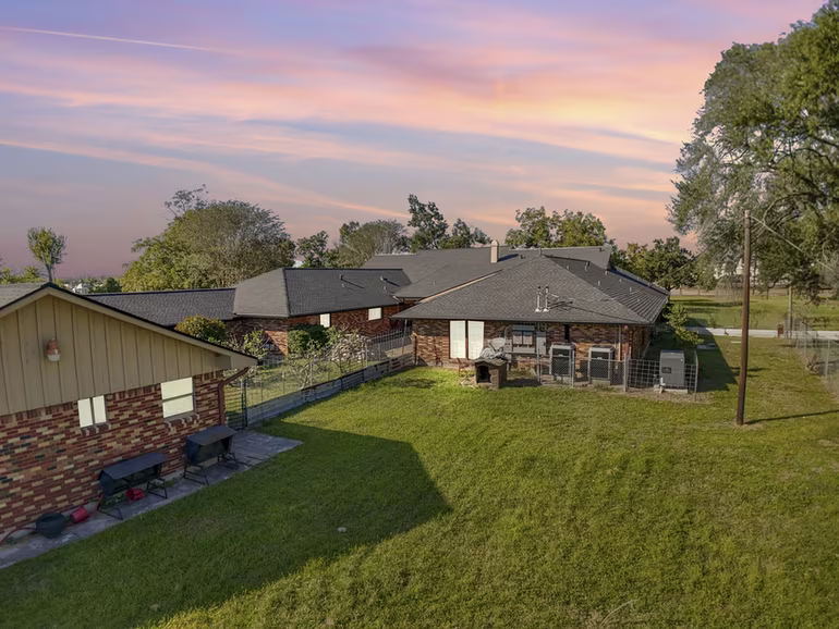 Photo 2 of 11318 Wallisville Road, Houston, TX