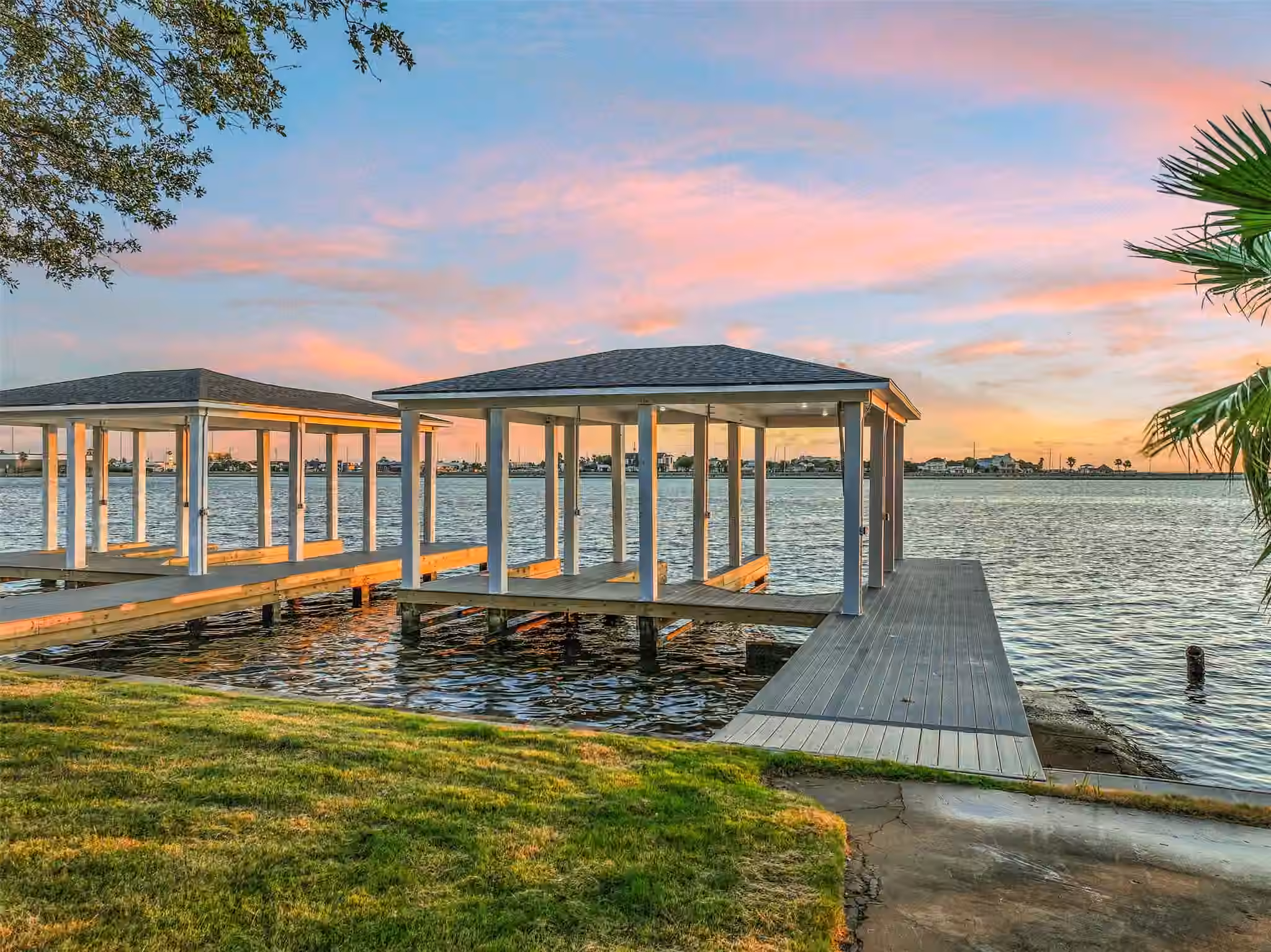 Photo 5 of 1517 Bayou Shore Drive, Galveston, TX