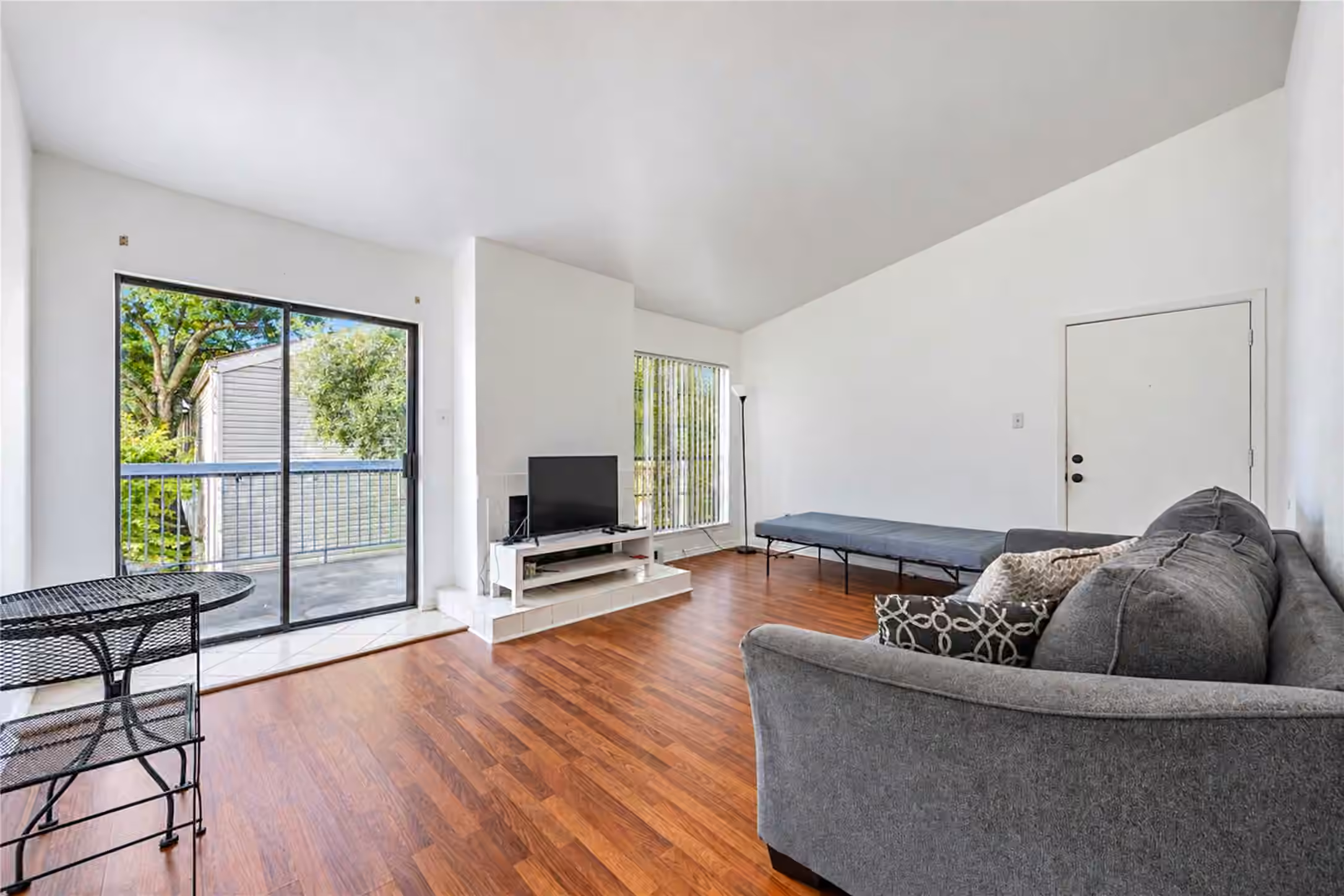 Photo 2 of 9707 Richmond Avenue 14, Houston, TX