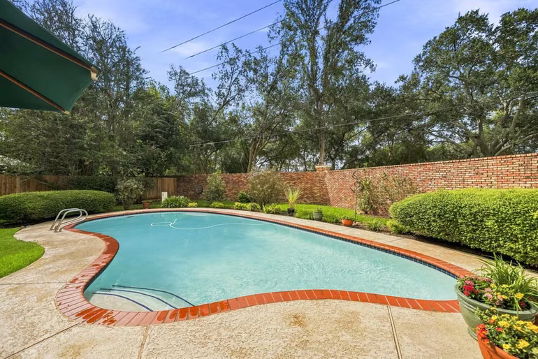 Photo 2 of 3302 Woodbrook Lane, Sugar Land, TX