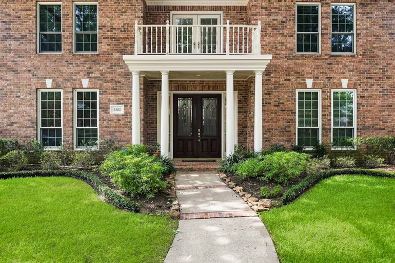 Photo 4 of 3302 Woodbrook Lane, Sugar Land, TX