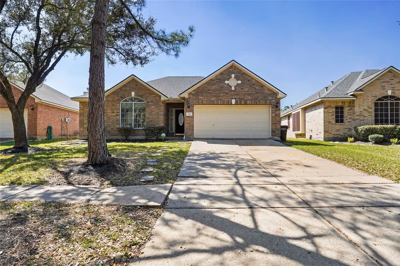 Photo of 5710 Shady Hollow Court, Rosharon, TX