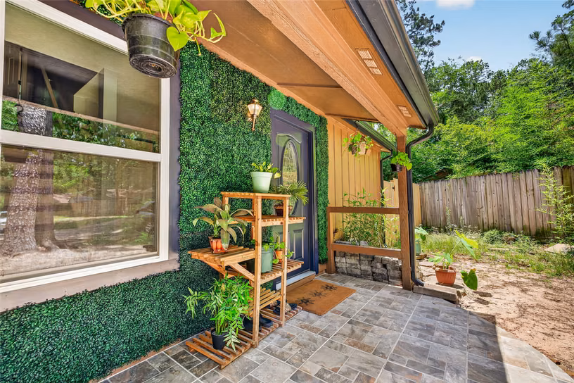Photo 3 of 1610 N Red Cedar Circle, The Woodlands, TX
