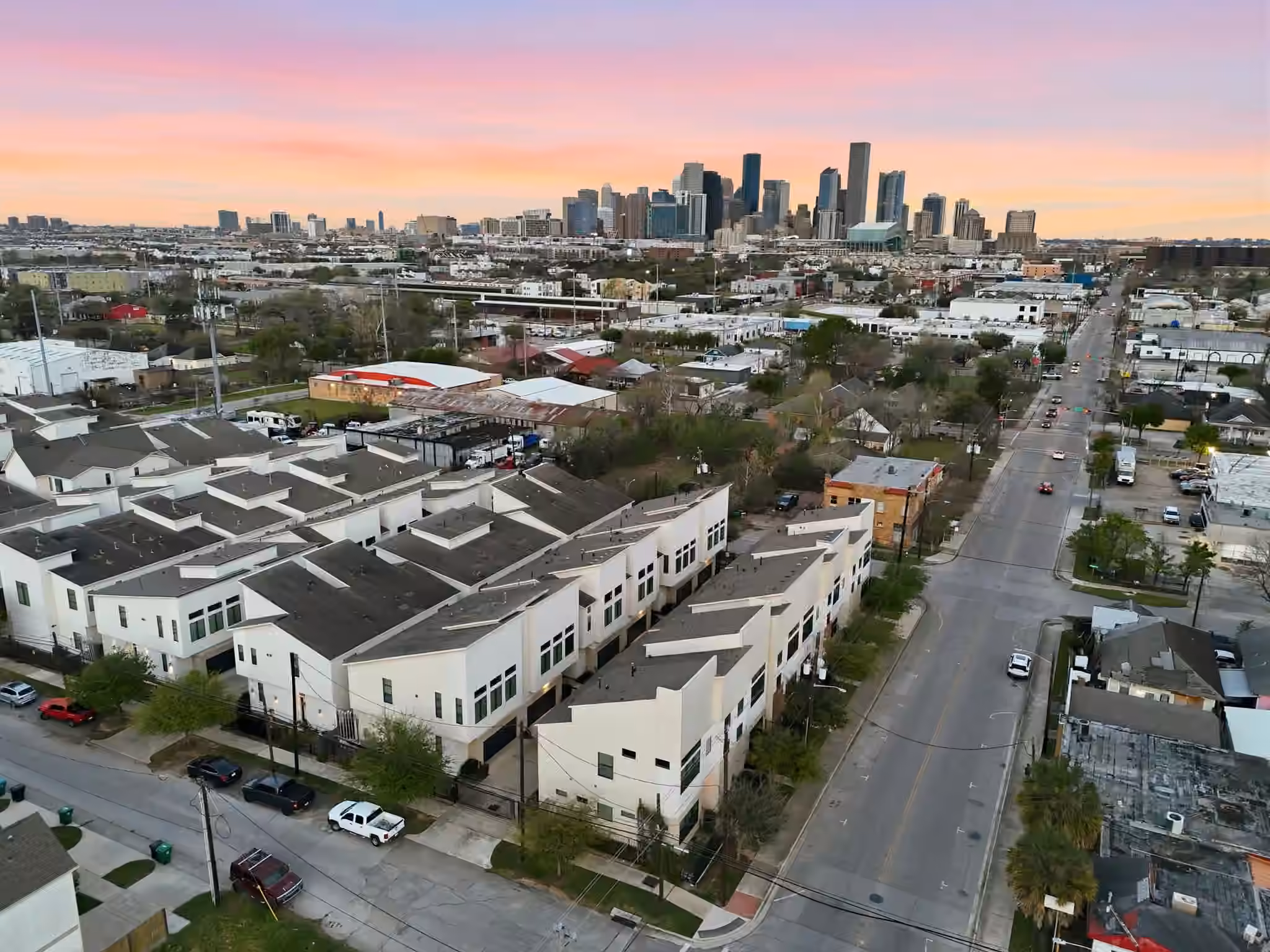 Photo 6 of 118 N Hutcheson Street, Houston, TX