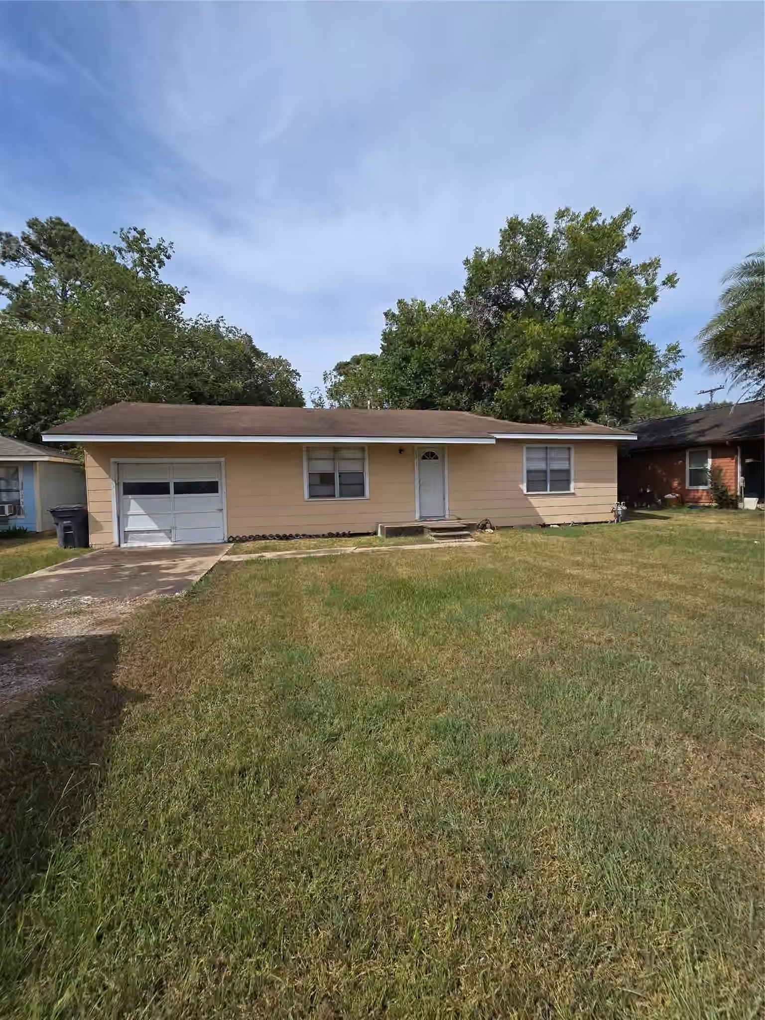 Photo 2 of 2611 1st St, Bay City, TX