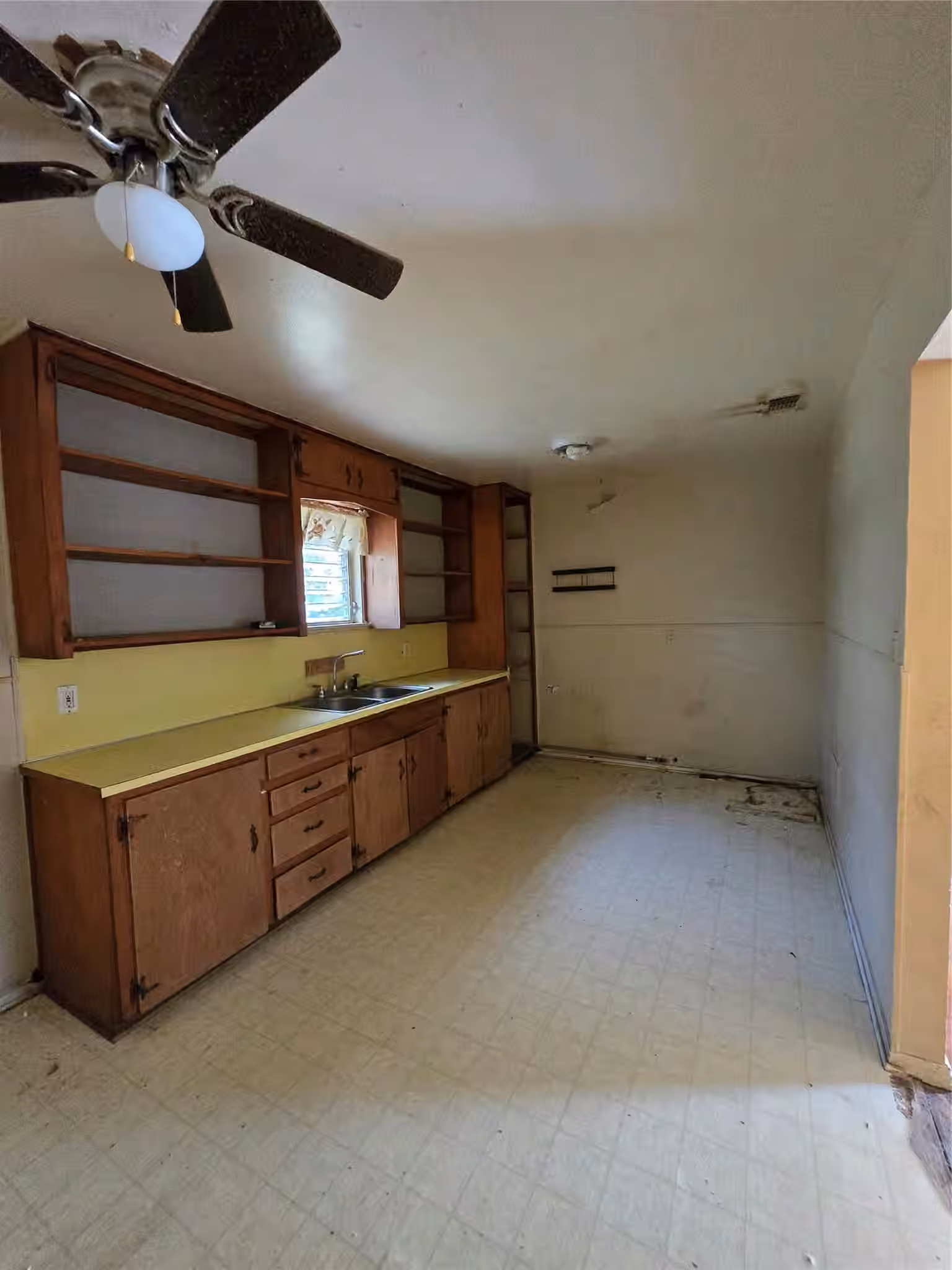 Photo 6 of 2611 1st St, Bay City, TX