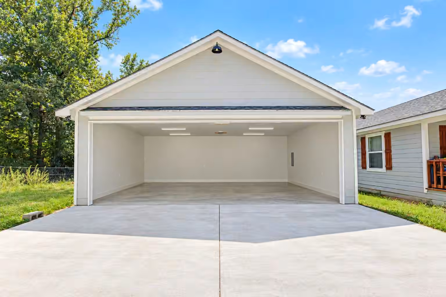 Photo 4 of 301 Pineland Drive, Trinity, TX