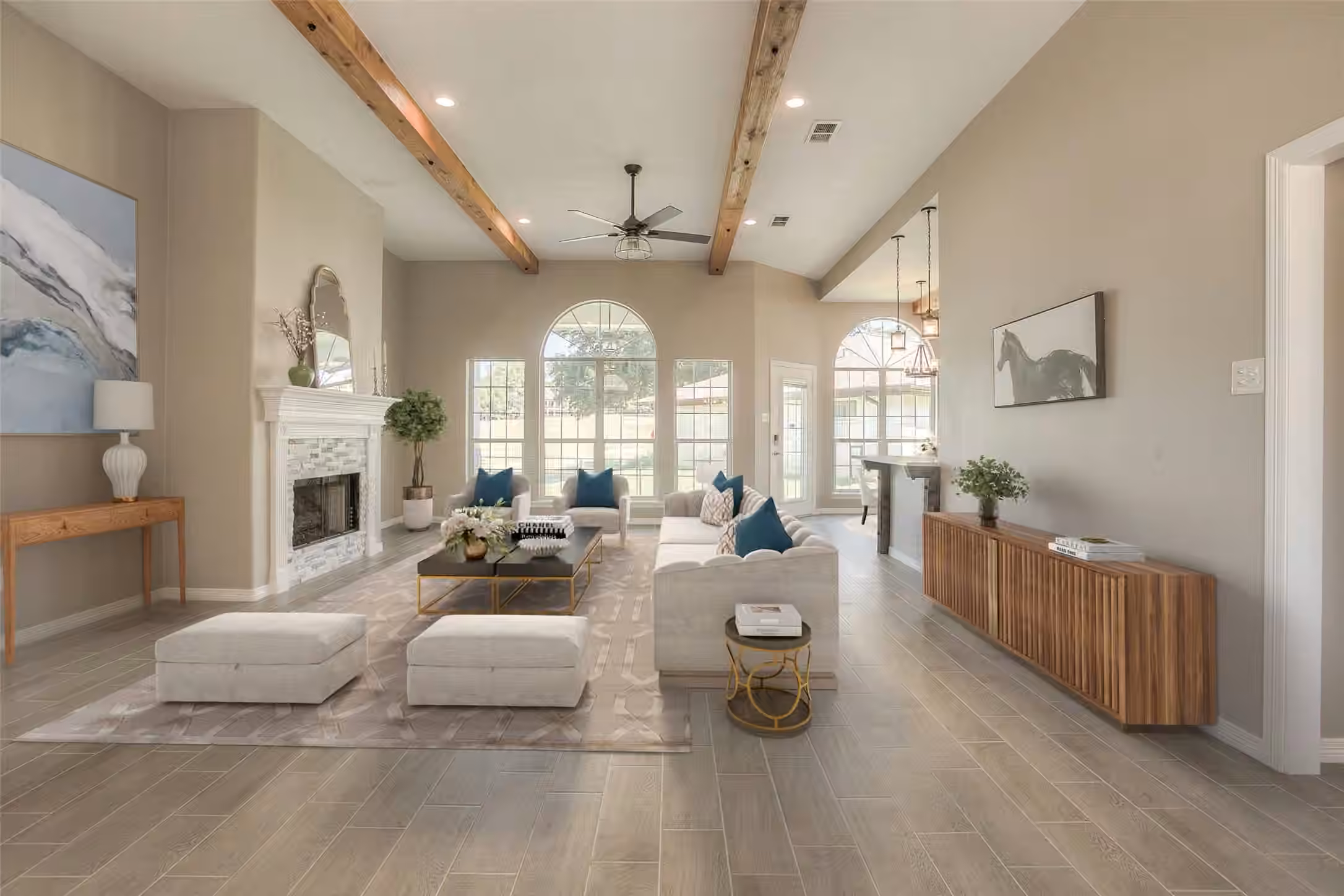 Photo of 319 Brook Hollow Drive, Huntsville, TX 77340