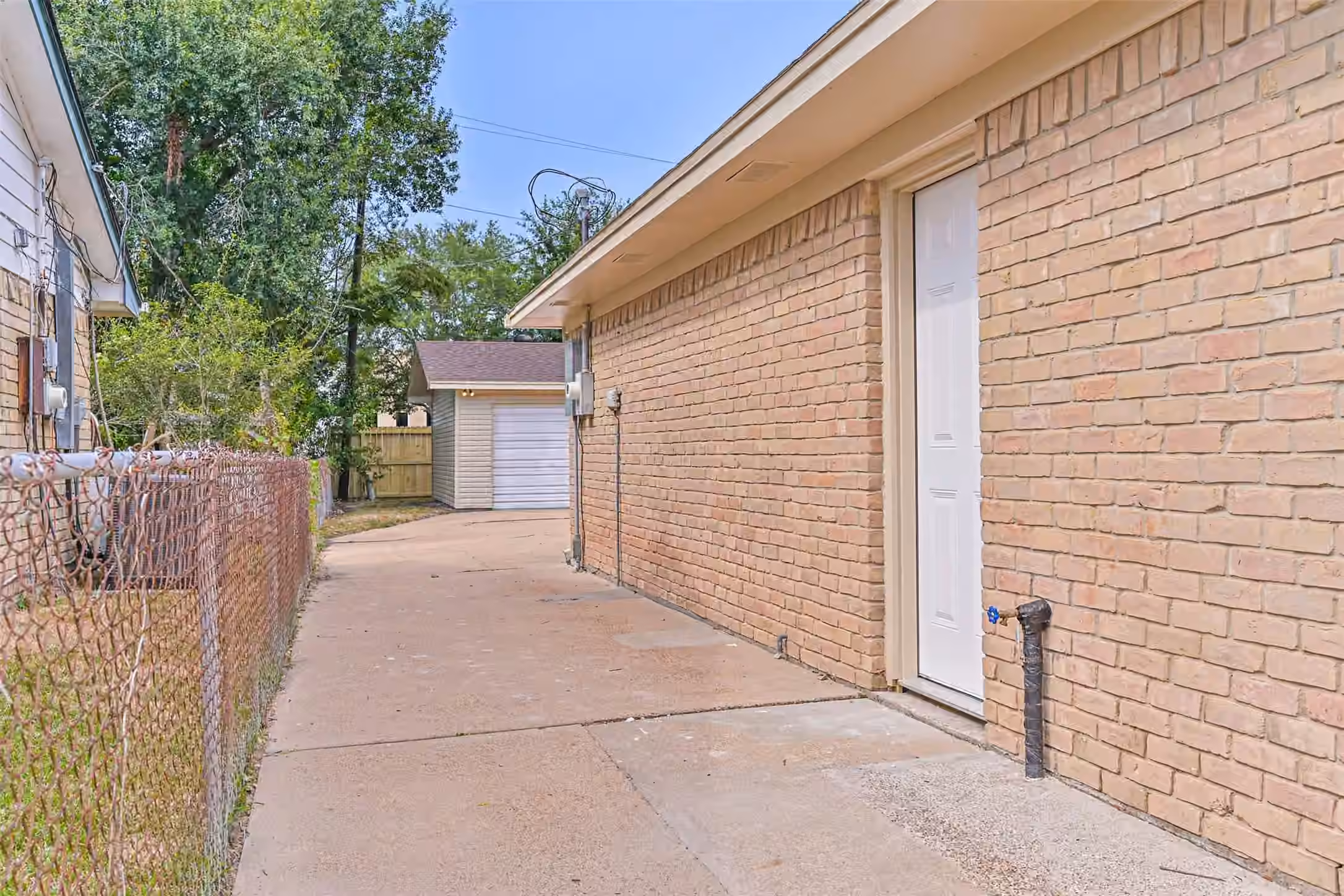 Photo 3 of 117 Dallas Street, Angleton, TX
