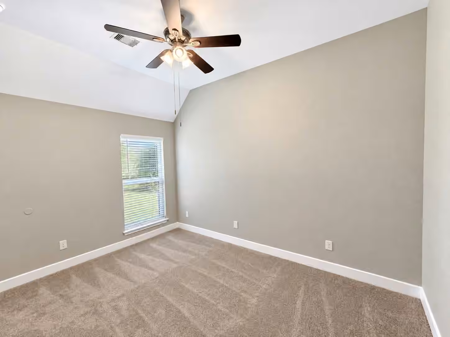 Photo 5 of 205 Climbing Oaks Place, Montgomery, TX