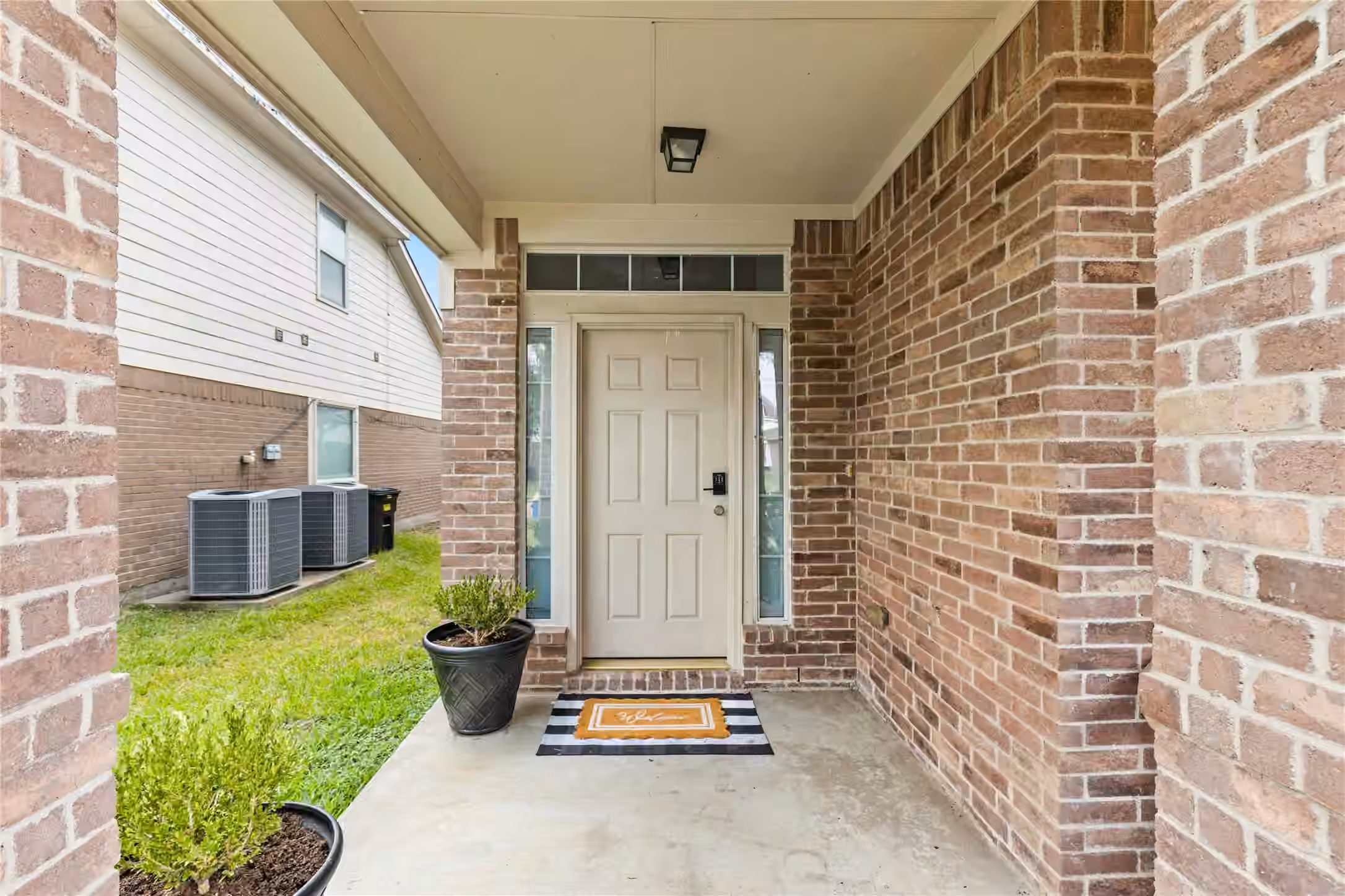 Photo 3 of 10150 Twila Springs Ct, Houston, TX