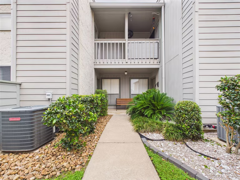 Photo 3 of 260 El Dorado Boulevard 1807, Houston, TX