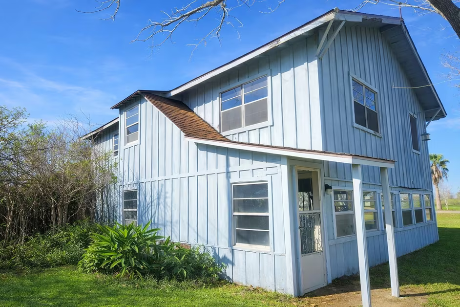 Photo of 2614 Bayou Drive, Angleton, TX 77515