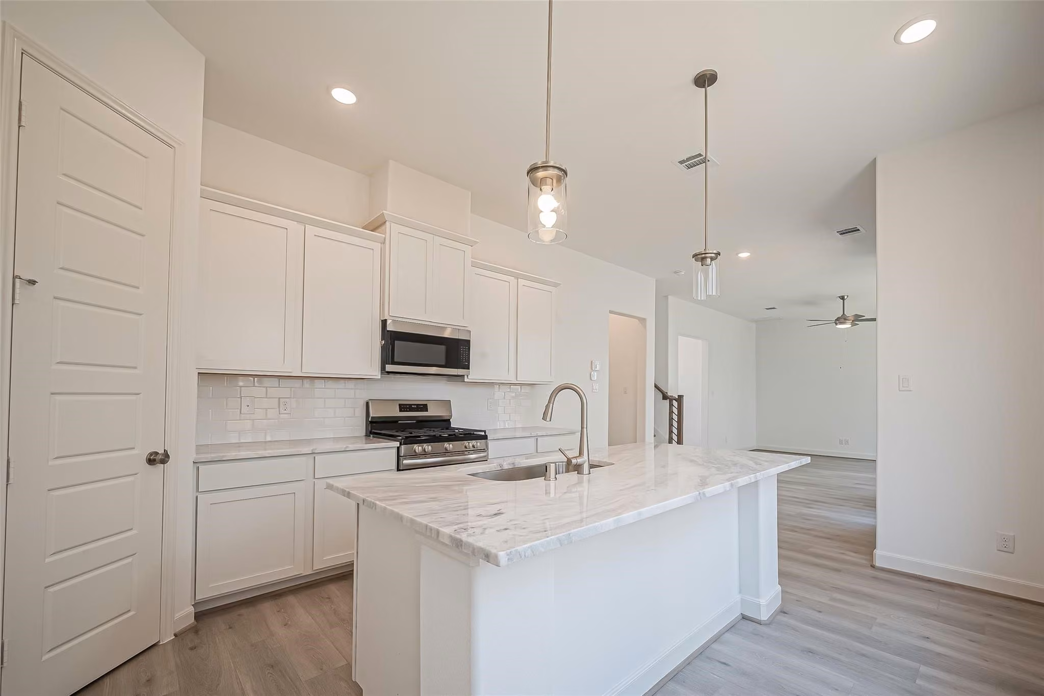 Photo 5 of 8919 Grovner Place, Houston, TX