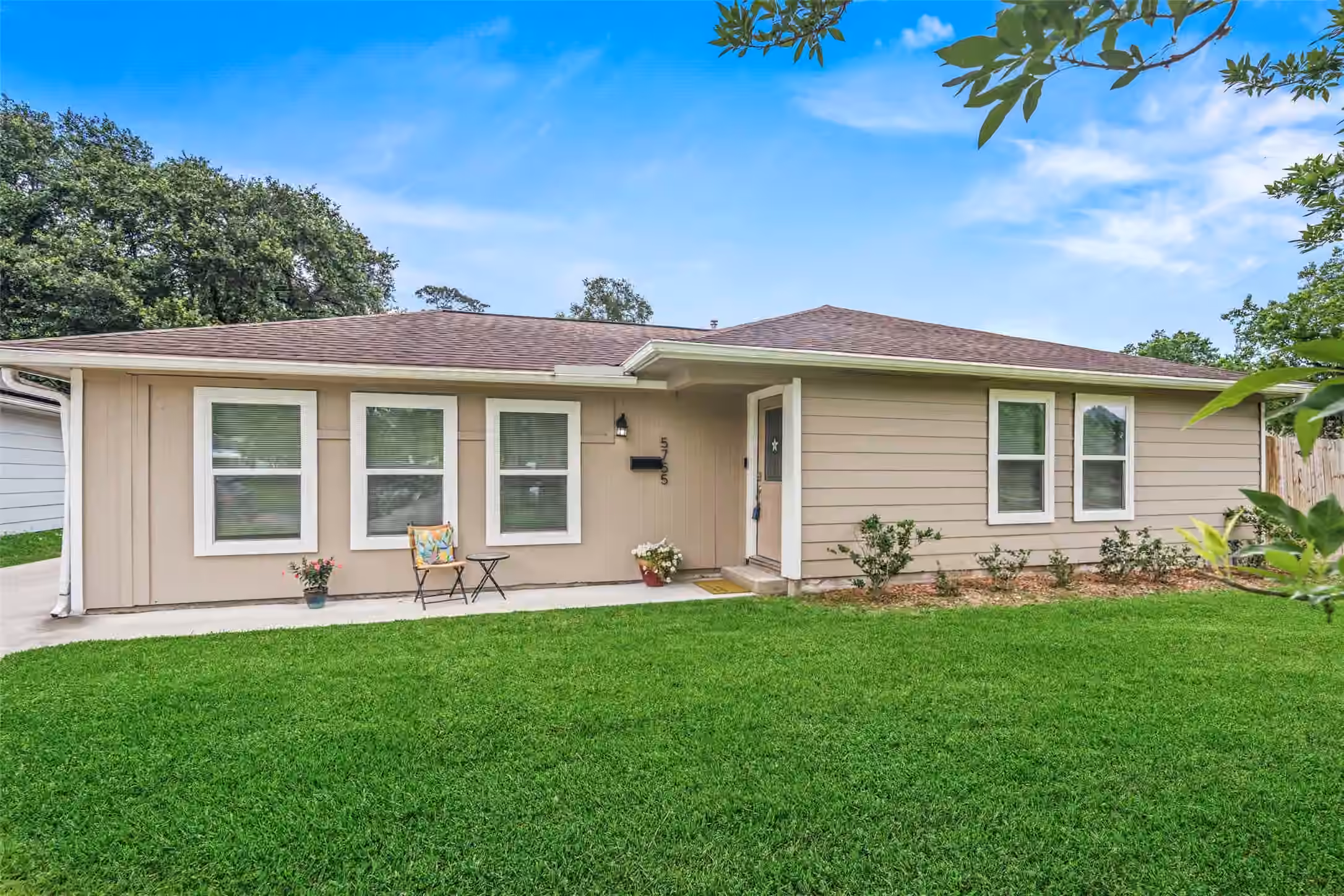 Photo 2 of 5755 Belvedere Street, Houston, TX