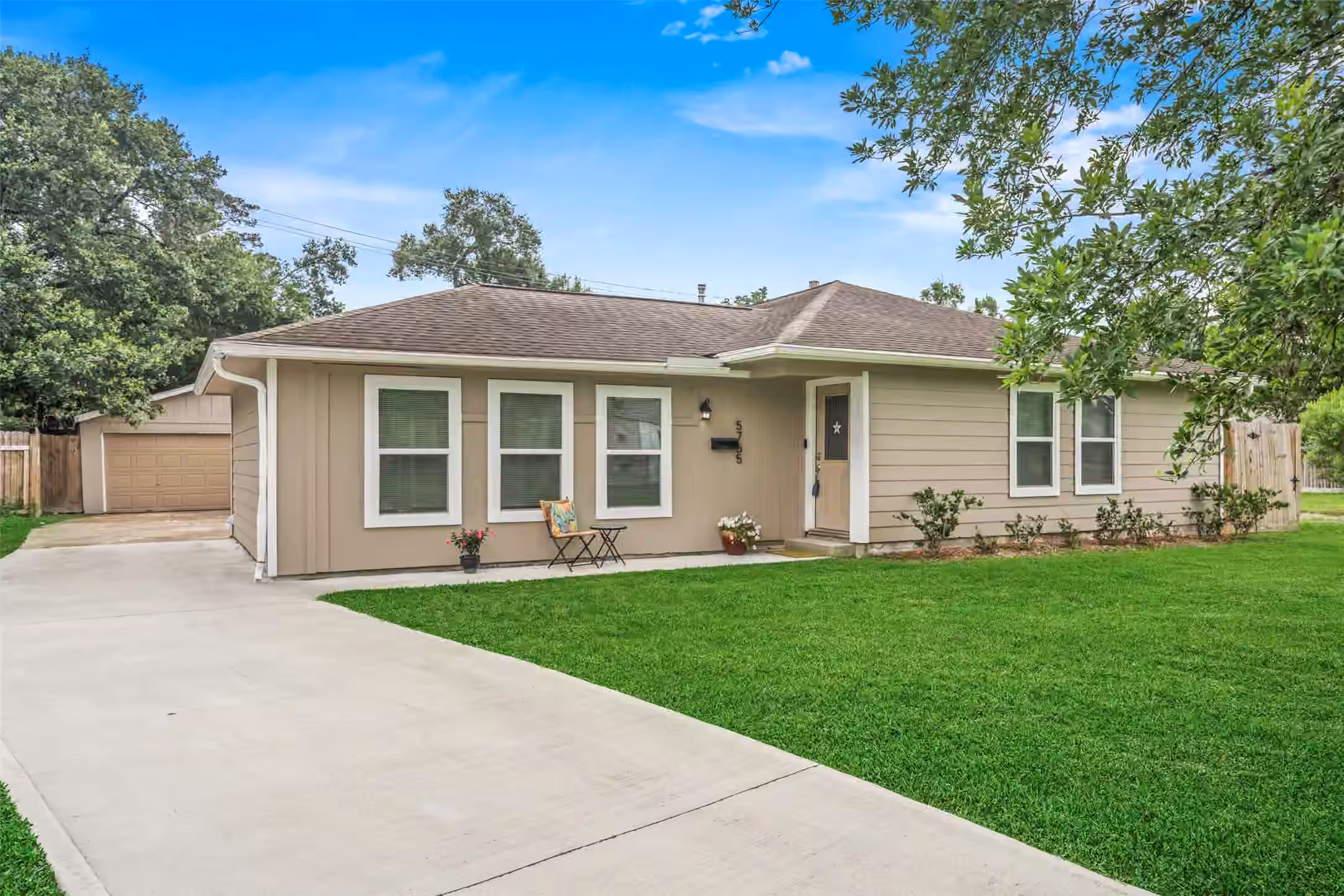 Photo 4 of 5755 Belvedere Street, Houston, TX