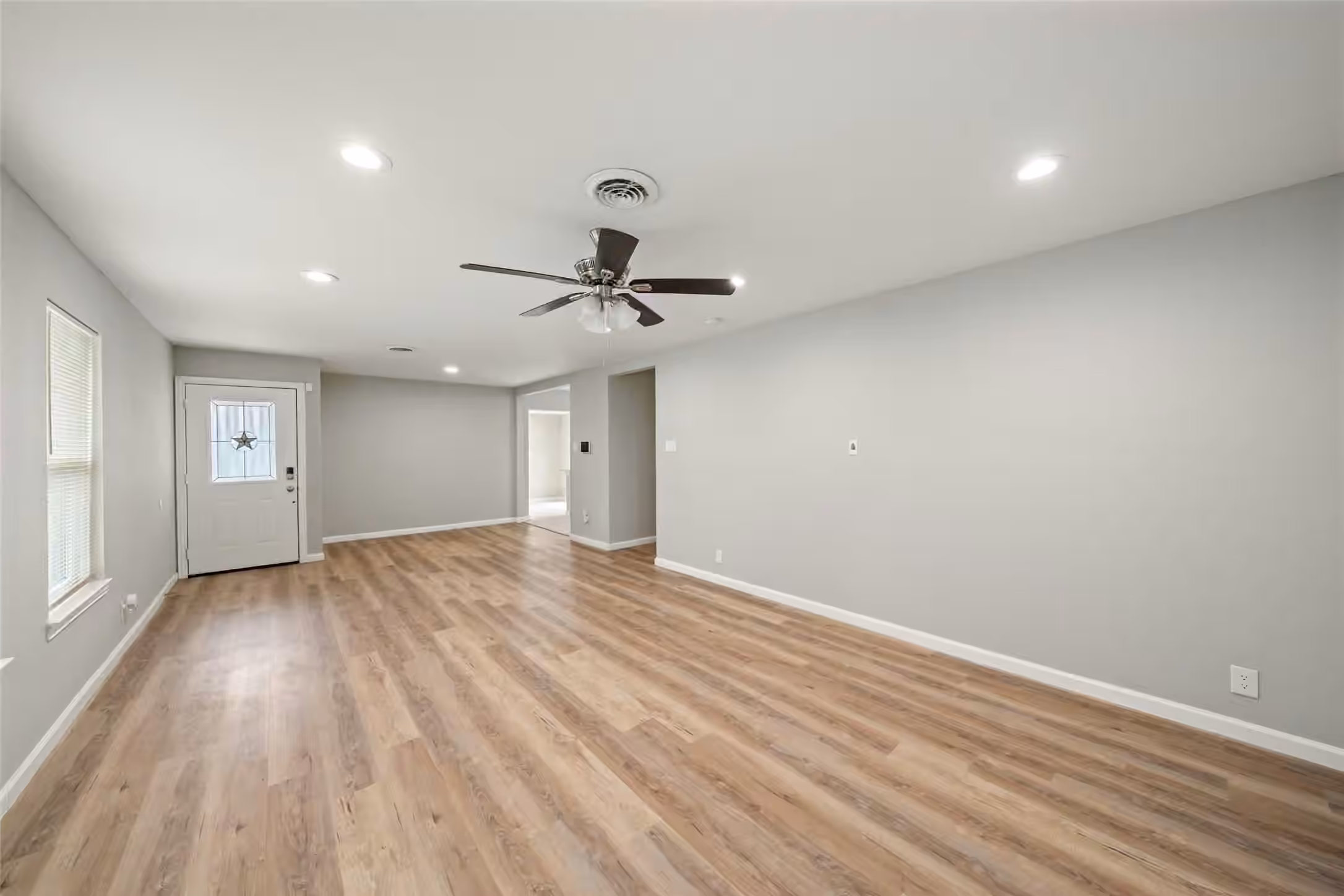 Photo 6 of 5755 Belvedere Street, Houston, TX