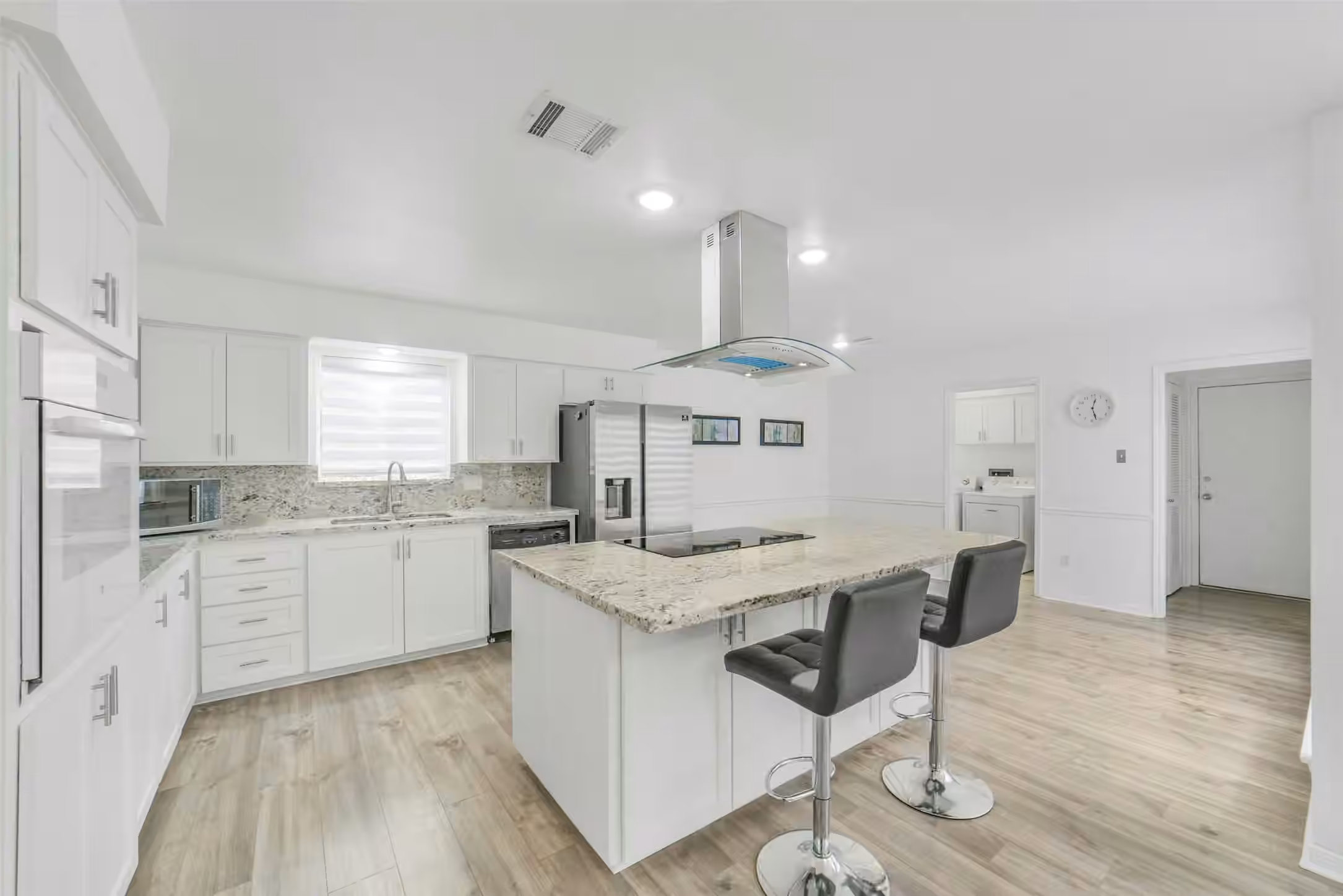 Photo 4 of 1823 Cherry Bend Drive, Houston, TX