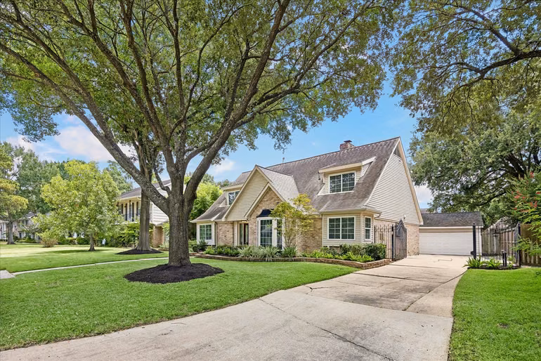 Photo 4 of 11007 Ella Lee Lane, Houston, TX