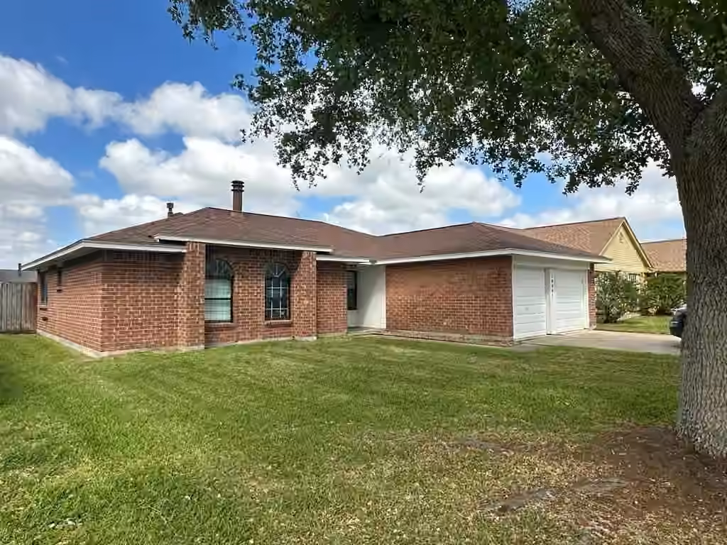 Photo 3 of 10921 Pecan Drive, La Porte, TX