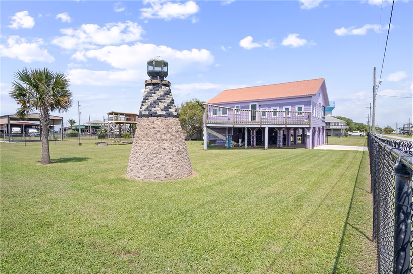 Photo of 927 W Verdie Drive, Crystal Beach, TX
