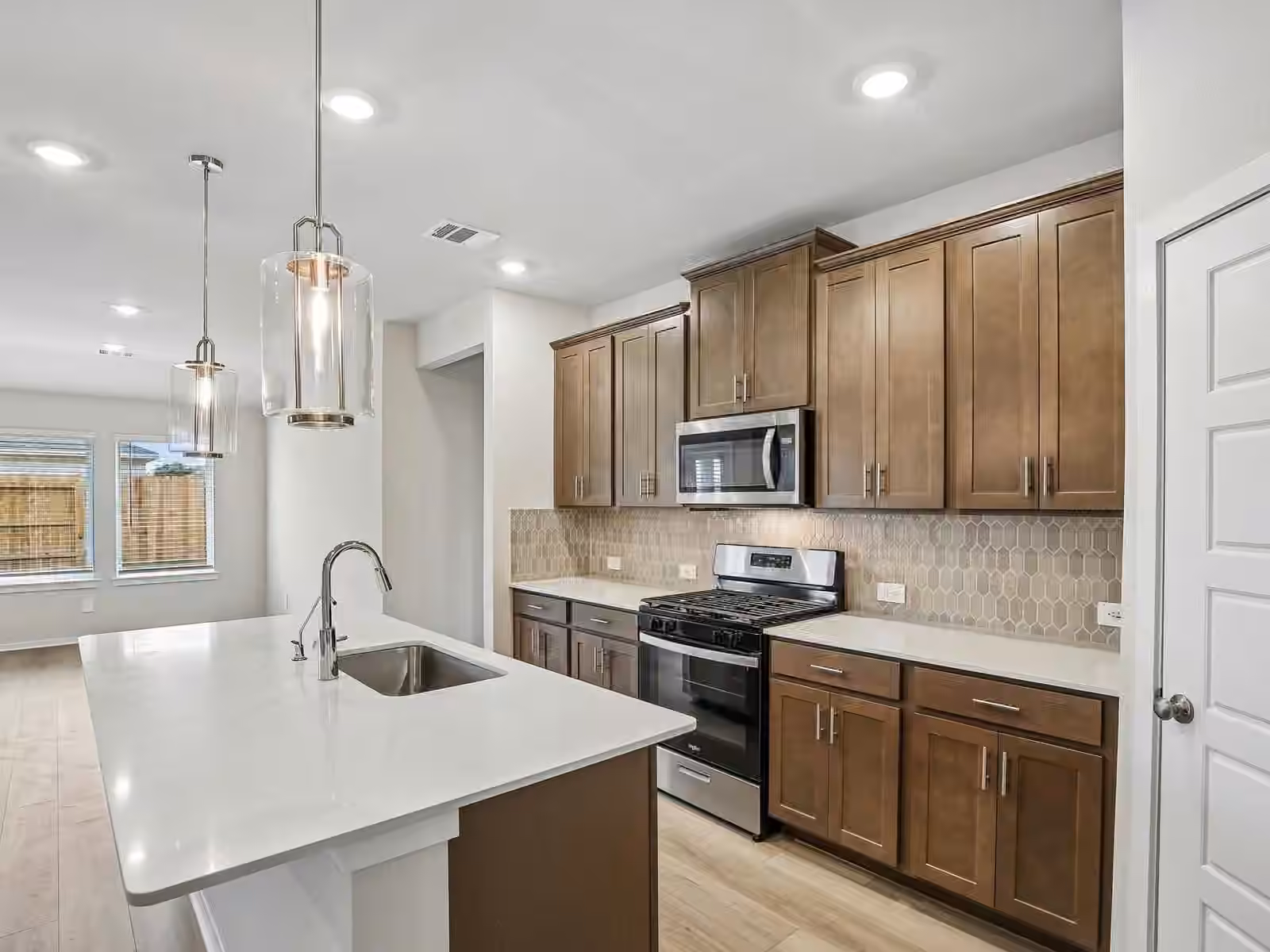 Photo 2 of 5232 Redbud Valley Drive, Pearland, TX