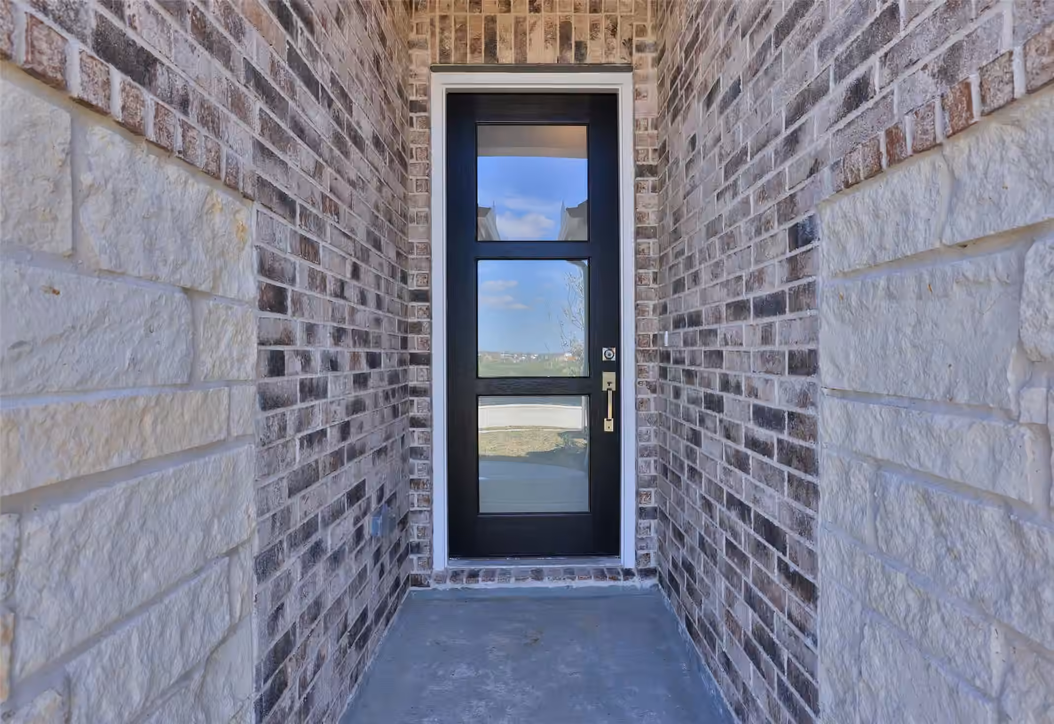 Photo 3 of 1526 Waterway Reach Drive, Dayton, TX