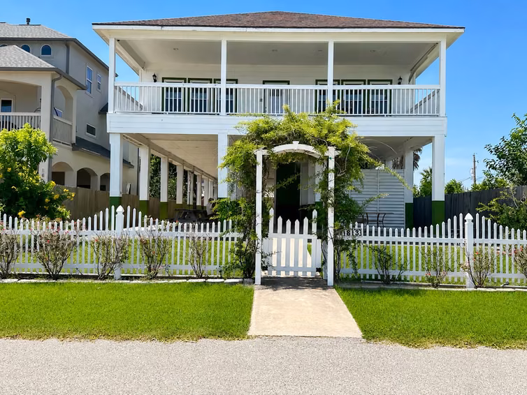 Photo of 1813 Avenue A, Dickinson, TX