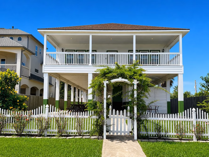 Photo 2 of 1813 Avenue A, Dickinson, TX