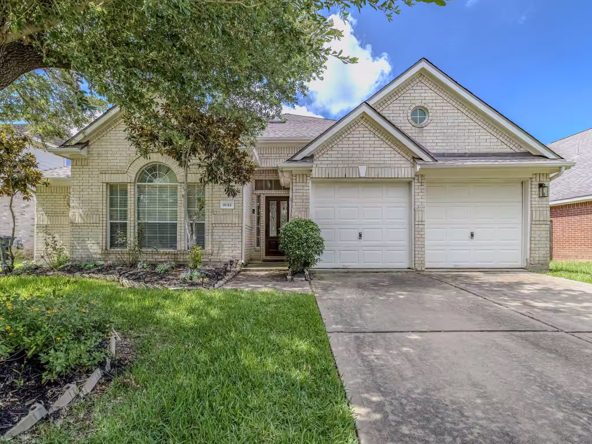 Photo 2 of 9014 Carriage Point Drive, Sugar Land, TX