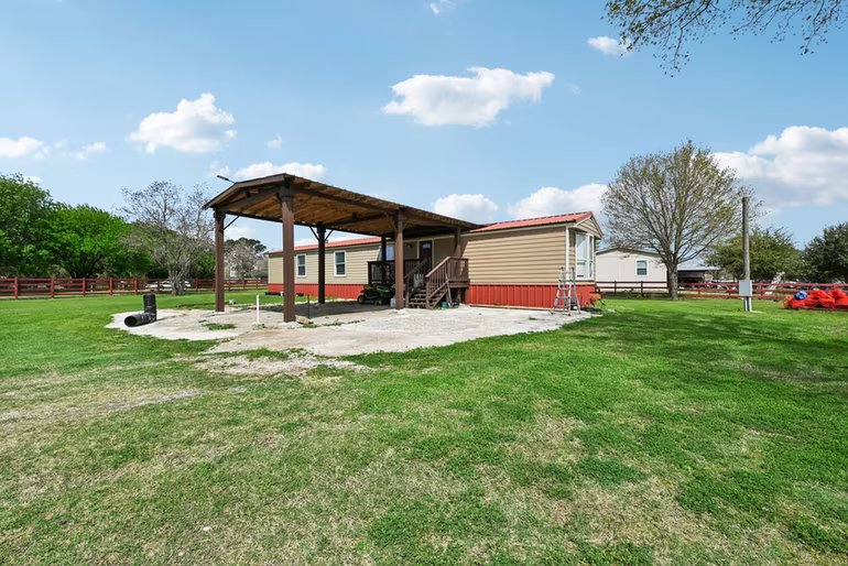 Photo 5 of 30318 Binford Place, Waller, TX