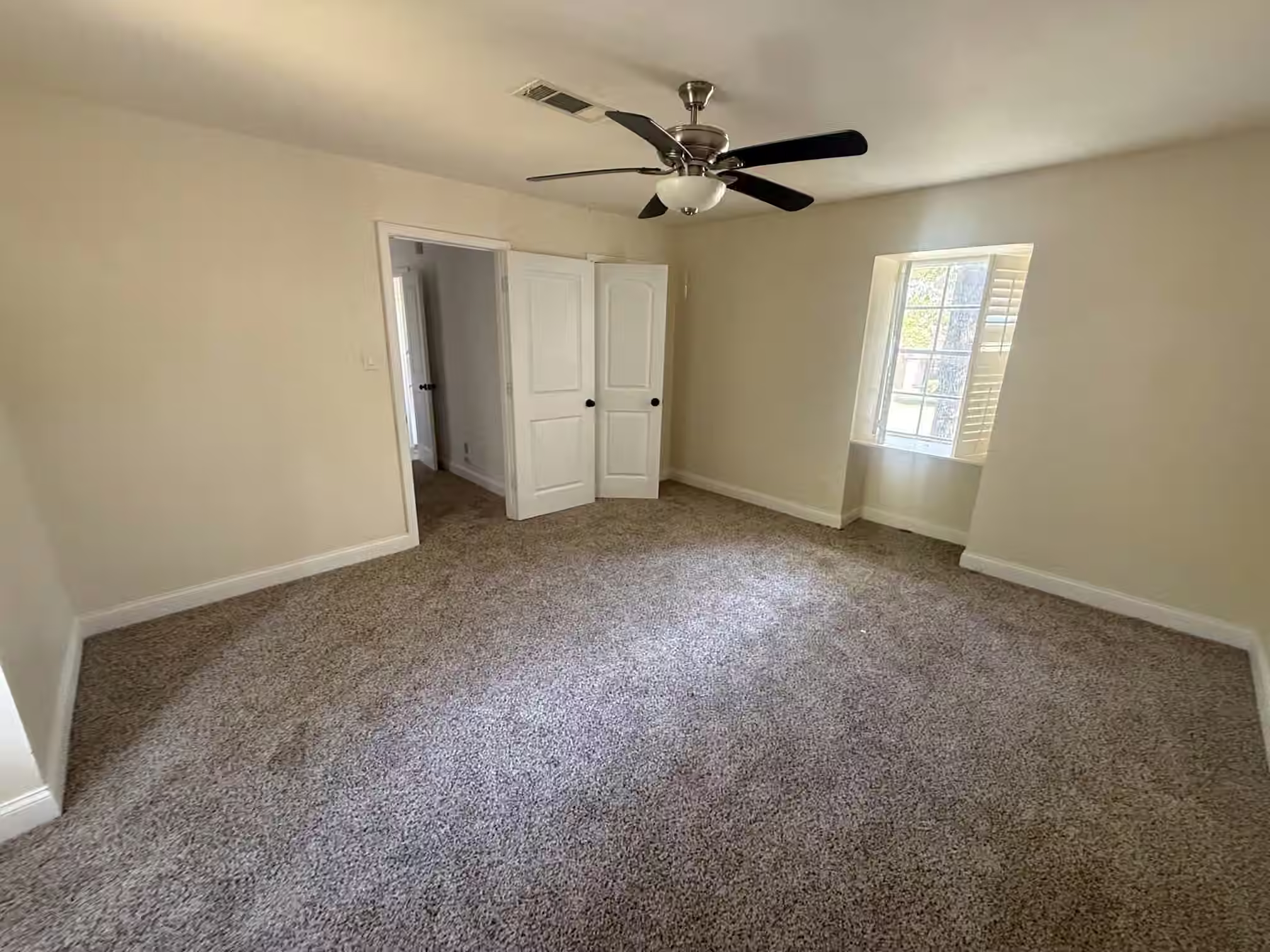 Photo 6 of 1701 Monta Street, Liberty, TX