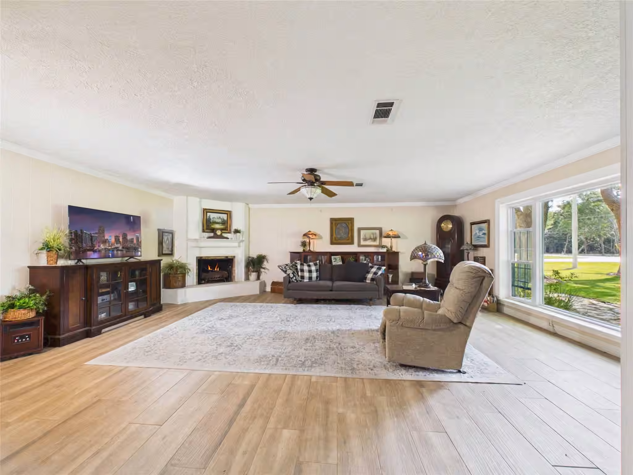Photo 7 of 3037 County Road 536, Alvin, TX