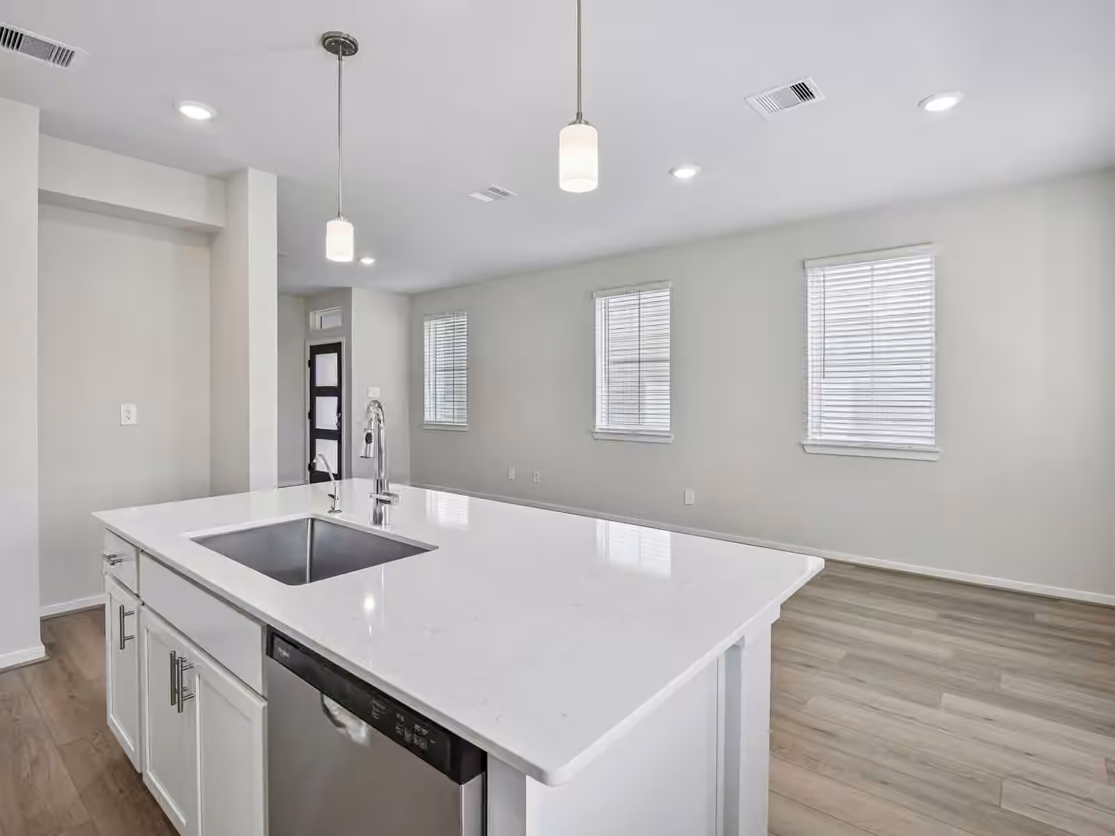 Photo 2 of 6328 Sapphire Ocean Drive, Houston, TX