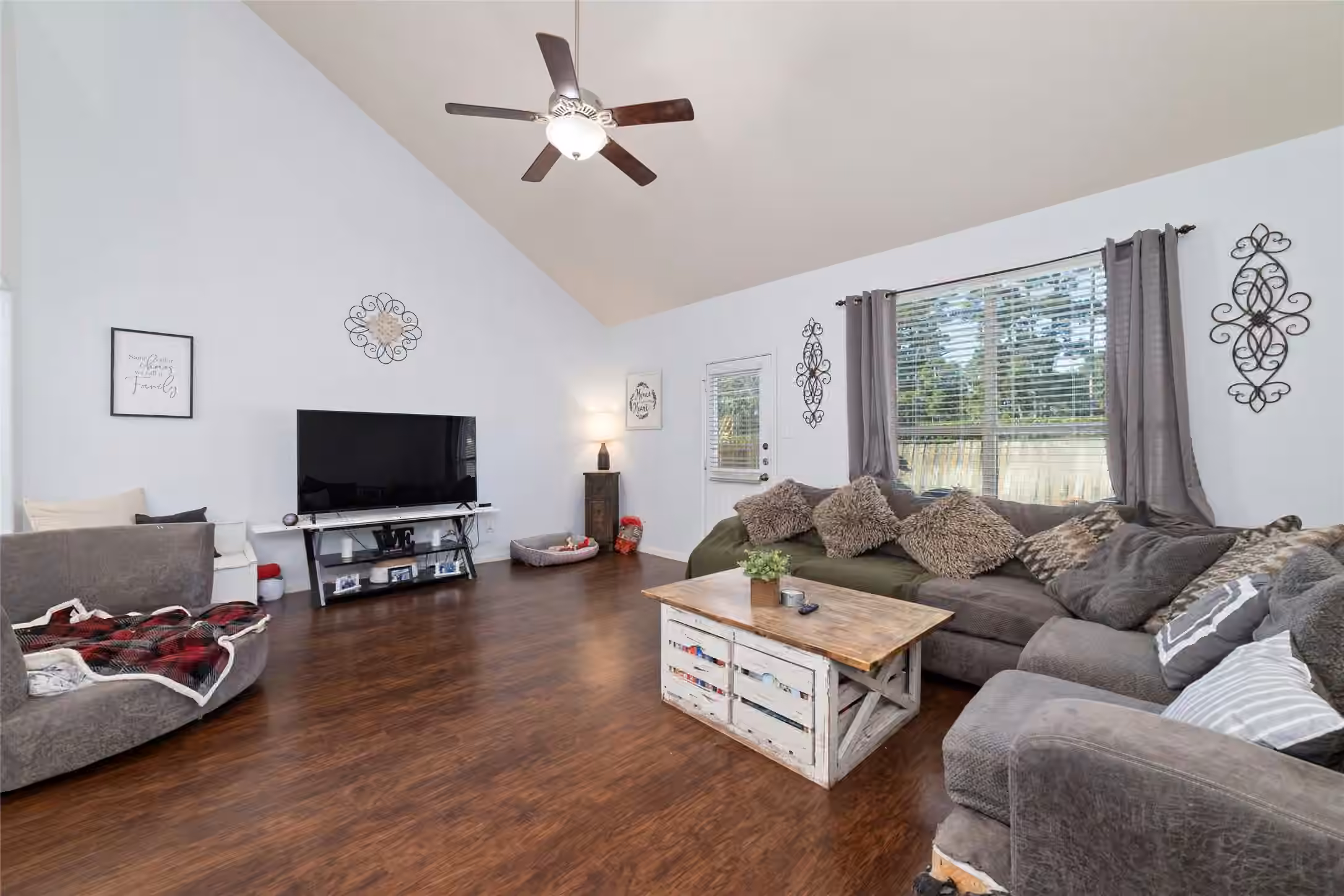 Photo 5 of 13417 Raintree Drive, Montgomery, TX