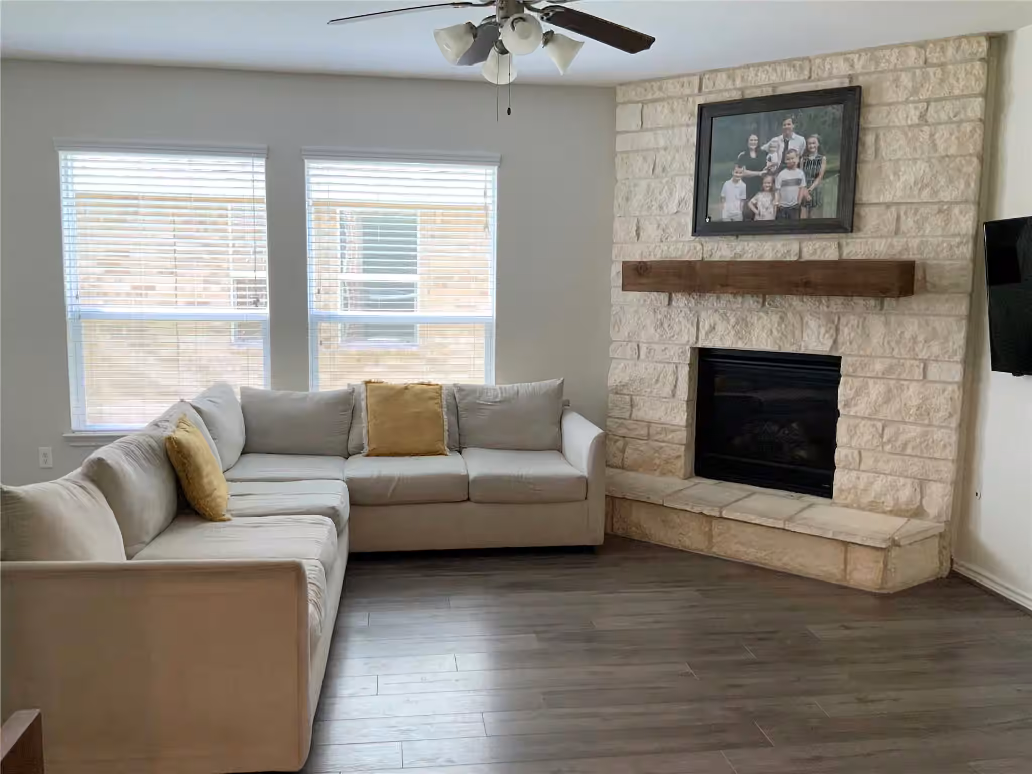 Photo 4 of 8322 Quiet Bay Drive, Baytown, TX 77523
