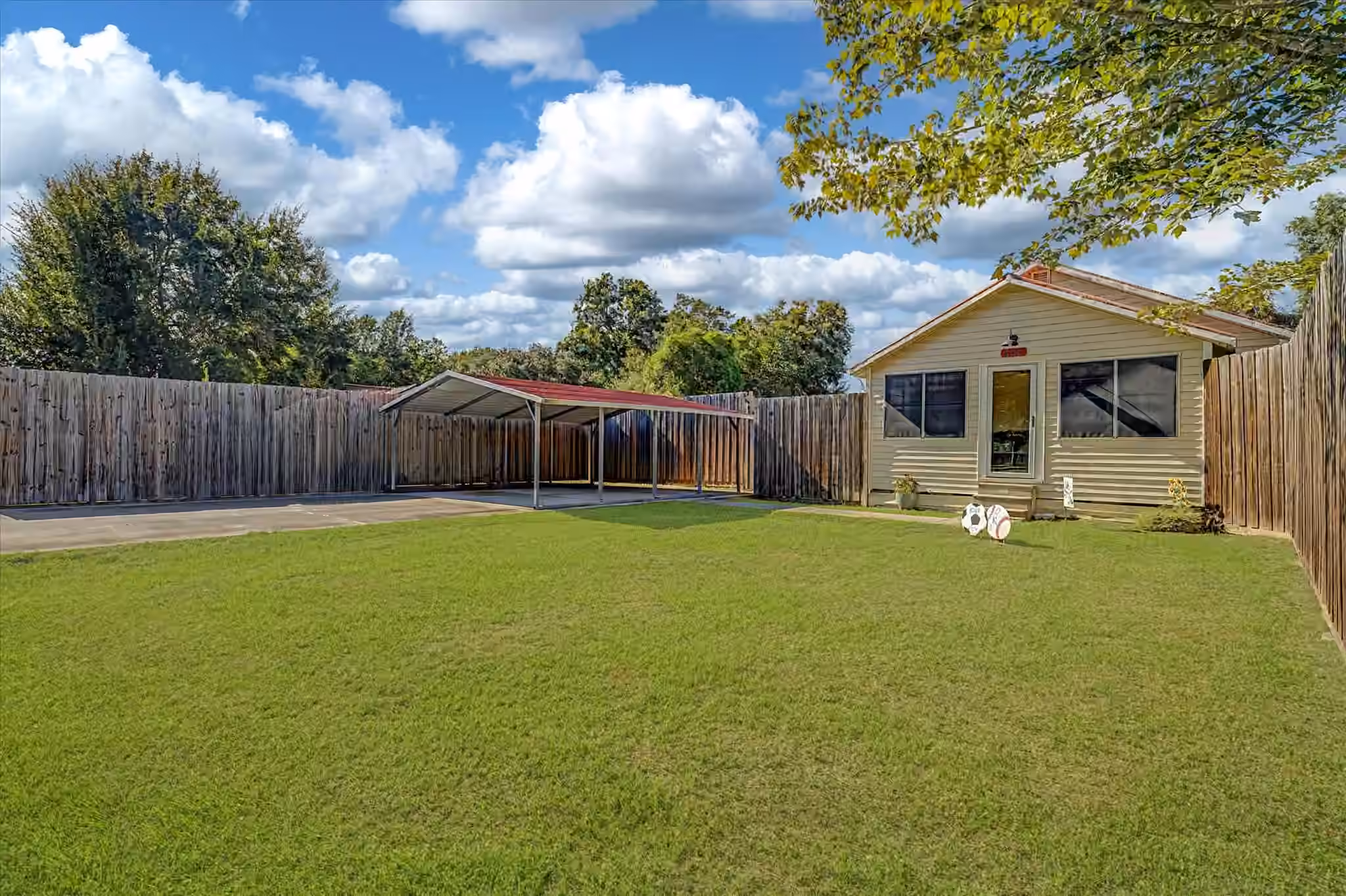 Photo of 805 Trinity Street, Anahuac, TX