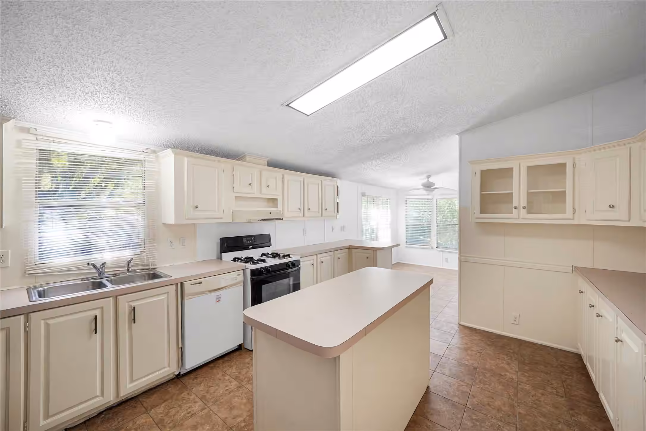 Photo of 3614 College Street, Damon, TX