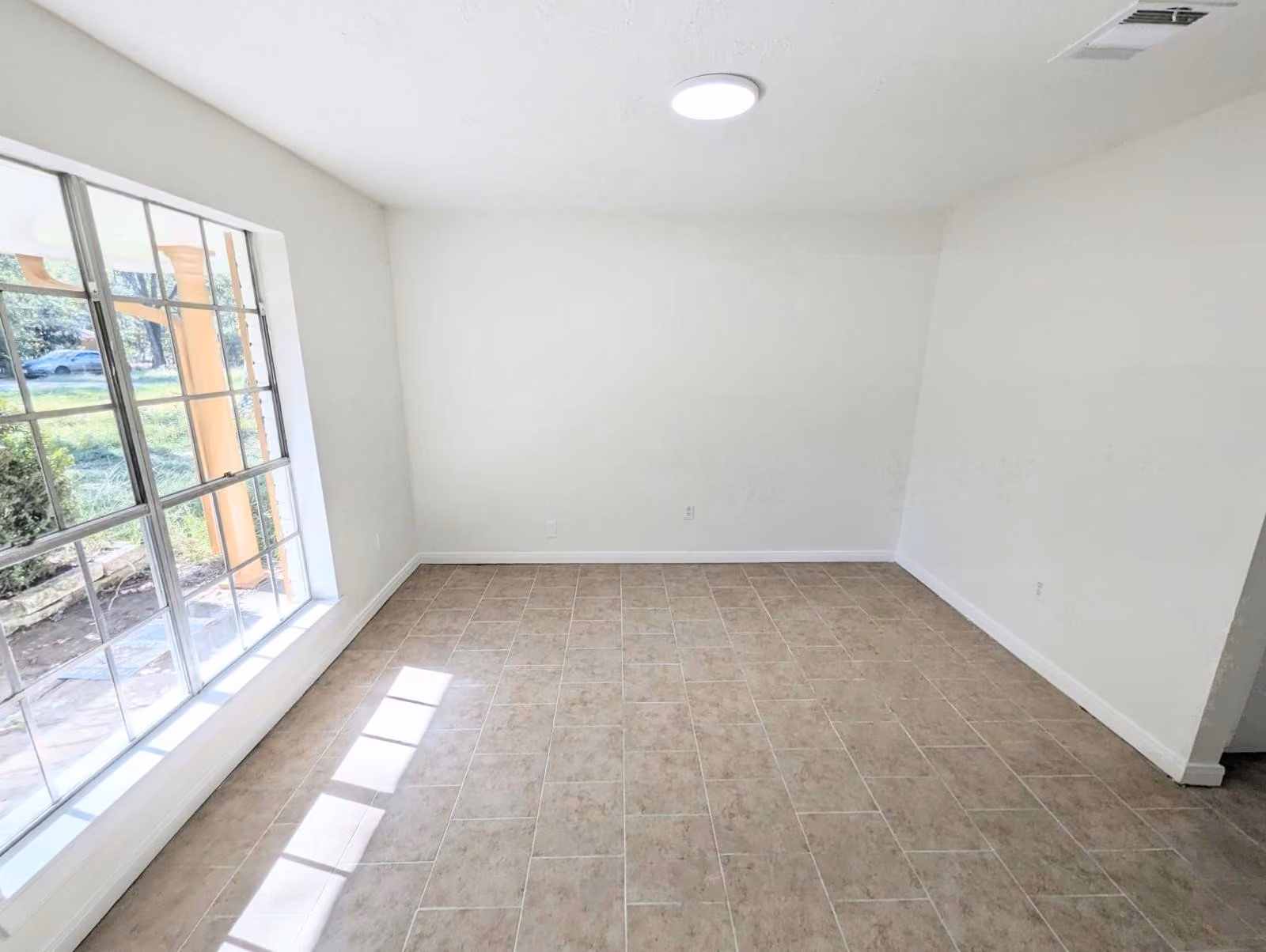 Photo 5 of 809 Glen Hollow Drive, Conroe, TX